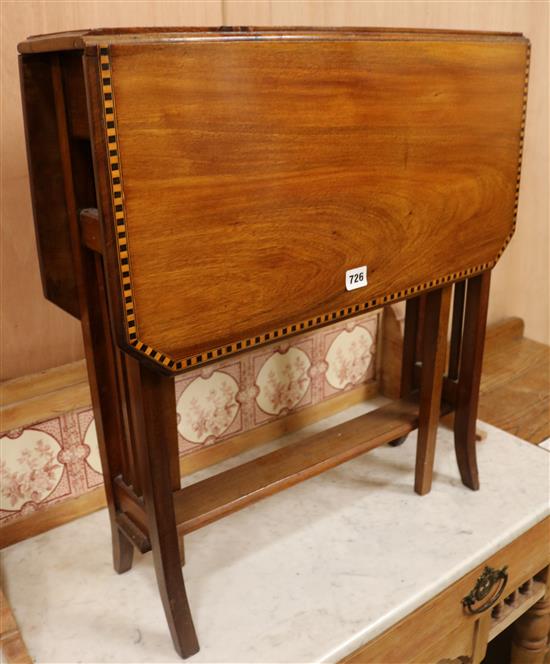 An Edwardian mahogany Sutherland table, W.60cm
